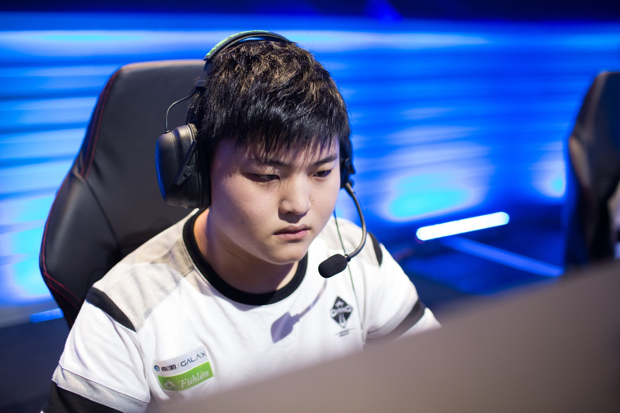 成功压制欧 成功压制欧