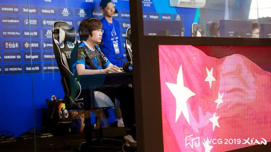 里脱颖而出 里脱颖而出